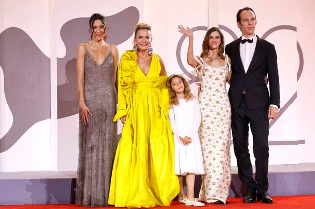 Carolina Cavalli, Eva Robin™s, Lucrezia Guglielmino, Benedetta Porcaroli und Marco Bonadei bei der Premiere des Kinofilms Jay Kelly auf der Biennale di Venezia 2025 82. Internationale Filmfestspiele von Venedig im Palazzo del Cinema. Venedig, 28.08.2025