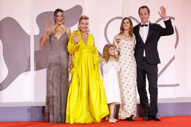 Carolina Cavalli, Eva Robin™s, Lucrezia Guglielmino, Benedetta Porcaroli und Marco Bonadei bei der Premiere des Kinofilms Jay Kelly auf der Biennale di Venezia 2025 82. Internationale Filmfestspiele von Venedig im Palazzo del Cinema. Venedig, 28.08.2025