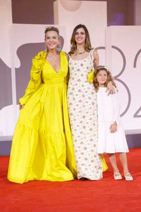 Eva Robin s, Benedetta Porcaroli und Lucrezia Guglielmino bei der Premiere des Kinofilms Jay Kelly auf der Biennale di Venezia 2025 82. Internationale Filmfestspiele von Venedig im Palazzo del Cinema. Venedig, 28.08.2025
