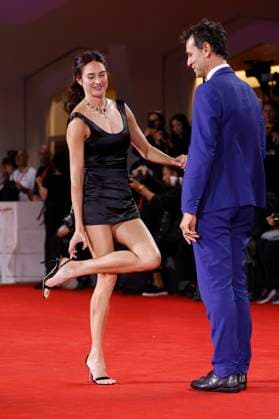 Shailene Woodley mit Gast bei der Premiere des Kinofilms Jay Kelly auf der Biennale di Venezia 2025 82. Internationale Filmfestspiele von Venedig im Palazzo del Cinema. Venedig, 28.08.2025