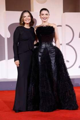 Ali Hewson und Eve Hewson bei der Premiere des Kinofilms Jay Kelly auf der Biennale di Venezia 2025 82. Internationale Filmfestspiele von Venedig im Palazzo del Cinema. Venedig, 28.08.2025
