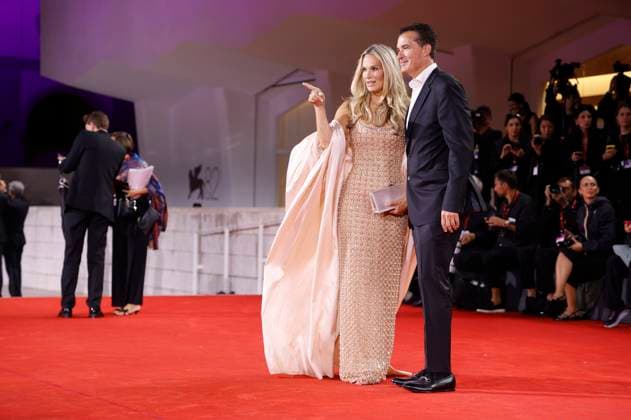 Molly Sims mit Ehemann Scott Stuber bei der Premiere des Kinofilms Jay Kelly auf der Biennale di Venezia 2025 82. Internationale Filmfestspiele von Venedig im Palazzo del Cinema. Venedig, 28.08.2025