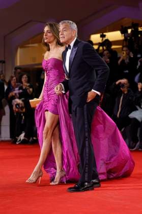 George Clooney mit Ehefrau Amal Alamuddin Clooney bei der Premiere des Kinofilms Jay Kelly auf der Biennale di Venezia 2025 82. Internationale Filmfestspiele von Venedig im Palazzo del Cinema. Venedig, 28.08.2025