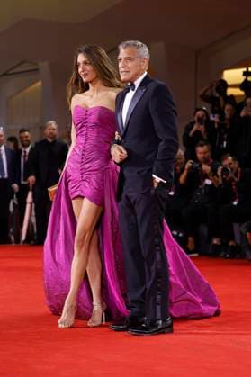 George Clooney mit Ehefrau Amal Alamuddin Clooney bei der Premiere des Kinofilms Jay Kelly auf der Biennale di Venezia 2025 82. Internationale Filmfestspiele von Venedig im Palazzo del Cinema. Venedig, 28.08.2025