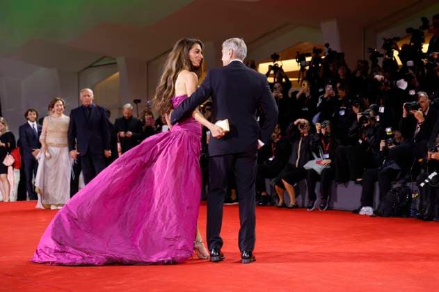 George Clooney mit Ehefrau Amal Alamuddin Clooney bei der Premiere des Kinofilms Jay Kelly auf der Biennale di Venezia 2025 82. Internationale Filmfestspiele von Venedig im Palazzo del Cinema. Venedig, 28.08.2025