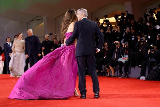 George Clooney mit Ehefrau Amal Alamuddin Clooney bei der Premiere des Kinofilms Jay Kelly auf der Biennale di Venezia 2025 82. Internationale Filmfestspiele von Venedig im Palazzo del Cinema. Venedig, 28.08.2025
