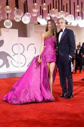 George Clooney mit Ehefrau Amal Alamuddin Clooney bei der Premiere des Kinofilms Jay Kelly auf der Biennale di Venezia 2025 82. Internationale Filmfestspiele von Venedig im Palazzo del Cinema. Venedig, 28.08.2025