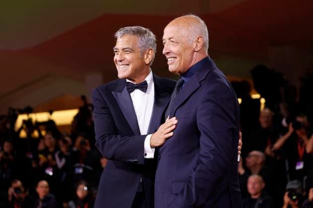 George Clooney und Giovanni Zeqireya bei der Premiere des Kinofilms Jay Kelly auf der Biennale di Venezia 2025 82. Internationale Filmfestspiele von Venedig im Palazzo del Cinema. Venedig, 28.08.2025