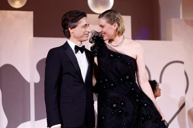 Noah Baumbach mit Ehefrau Greta Gerwig bei der Premiere des Kinofilms Jay Kelly auf der Biennale di Venezia 2025 82. Internationale Filmfestspiele von Venedig im Palazzo del Cinema. Venedig, 28.08.2025
