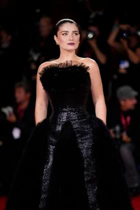 Jay Kelly red carpet at the 82nd Venice International Film Festival in Venice Lido - 28 Aug 2025 Eve Hewson attends the Jay Kelly red carpet during the 82nd Venice International Film Festival. Venice Lido Italy Copyright: xDanielexCifalax xSOPAxImagesx _CIF4422