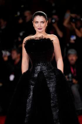 Jay Kelly red carpet at the 82nd Venice International Film Festival in Venice Lido - 28 Aug 2025 Eve Hewson attends the Jay Kelly red carpet during the 82nd Venice International Film Festival. Venice Lido Italy Copyright: xDanielexCifalax xSOPAxImagesx _CIF4428