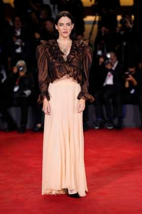 Jay Kelly red carpet at the 82nd Venice International Film Festival in Venice Lido - 28 Aug 2025 Riley Keough attends the Jay Kelly red carpet during the 82nd Venice International Film Festival. Venice Lido Italy Copyright: xDanielexCifalax xSOPAxImagesx _CIF4455