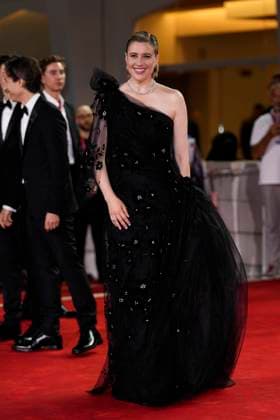 Jay Kelly red carpet at the 82nd Venice International Film Festival in Venice Lido - 28 Aug 2025 Greta Gerwig attends the Jay Kelly red carpet during the 82nd Venice International Film Festival. Venice Lido Italy Copyright: xDanielexCifalax xSOPAxImagesx _CIF5053