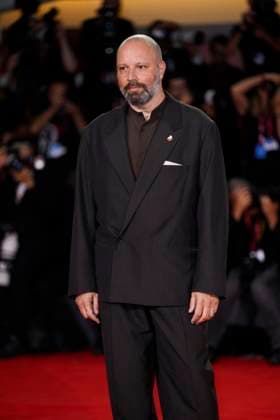 Bugonia red carpet during the 82nd Venice International Film Festival in Venice Lido - 28 Aug 2025 Yorgos Lanthimos attends the Bugonia red carpet during the 82nd Venice International Film Festival. Venice Lido Italy Copyright: xDanielexCifalax xSOPAxImagesx _CIF3862