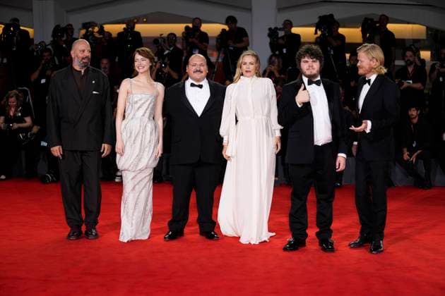 Bugonia red carpet during the 82nd Venice International Film Festival in Venice Lido - 28 Aug 2025 Greek director and screenwriter Yorgos Lanthimos, US actress Emma Stone, US actor Aidan Delbis and US actor Jesse Plemons pose on the red carpet before the screening of the movie Bugonia presented in competition at the 82nd International Venice Film Festival. Venice Lido Italy Copyright: xDanielexCifalax xSOPAxImagesx _CIF3995