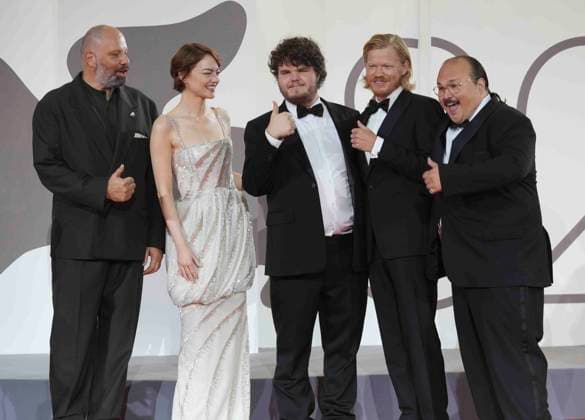 CELEBRITES : Festival international du film de Venise - Venice, Italy, 28th August, 2025. YORGOS LANTHIMOS ,EMMA STONE , STRAVOS HALKIAS , AIDAN DELBIS , JESSE PLEMONS attending the Bugonia Premiere as part of the 82nd Venice International Film Festival at the Lido in Venice, Italy Laurent Lairys PSNEWZ VENISEItaly  Copyright: xLaurentxLairysx