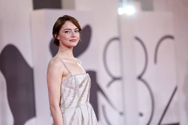 (250828) -- VENICE(ITALY), Aug. 28, 2025 -- Emma Stone poses for a photo at the red carpet before the premiere of the film Bugonia during the 82nd Venice Film Festival in Venice, Italy, on Aug. 28, 2025. ) ITALY-VENICE-FILM FESTIVAL-BUGONIA-PREMIERE LixJing 