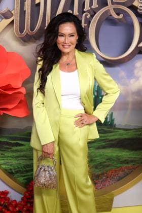 August 28, 2025, Las Vegas, Nevada, USA: TIA CARRERE on the yellow carpet for the world premiere of the Wizard of Oz at Sphere in Las Vegas, Nevada. Las Vegas USA - ZUMAg247 20250828_znp_g247_033 Copyright: xGagexSkidmorex