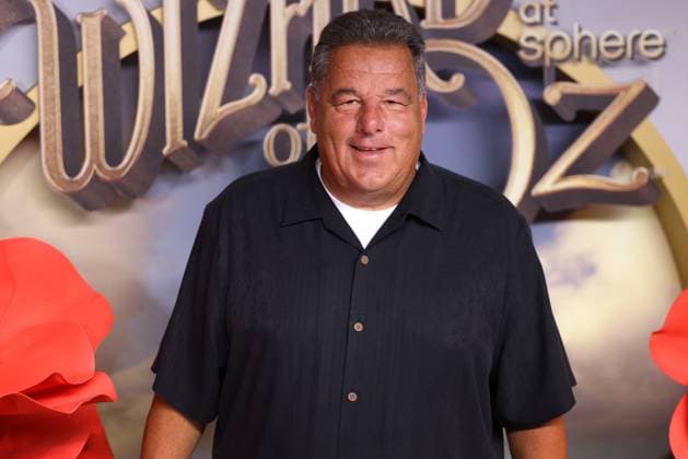 August 28, 2025, Las Vegas, Nevada, USA: STEVE SCHIRRIPA on the yellow carpet for the world premiere of the Wizard of Oz at Sphere in Las Vegas, Nevada. Las Vegas USA - ZUMAg247 20250828_znp_g247_042 Copyright: xGagexSkidmorex