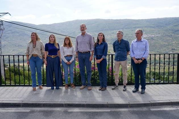 Entertainment Bilder des Tages The King and Queen visit Rebollar, Cabezabellosa and Hervás Cáceres to know the damages of the fires King Felipe VI c and Queen Letizia 3d during their visit to the Jerte Valley, area affected by the fires, on August 29, 2025, in Rebollar, Cáceres, Extremadura Spain During their visit, they have known first hand the damages suffered by the fires this summer, as well as the needs of the affected neighbors, they learned first hand about the damage suffered by the fires this summer, as well as the needs of the affected residents 29 AUGUST 2025 REBOLLAR CABEZABELLOSA HERVÁS CÁCERES EXTREMADURA FIRES FELIPE VI LETIZIA Rebollar, Caceres Extremadura Rebollar, Caceres Extremadura Spain  Copyright: xCarlosxCriadox 6920572