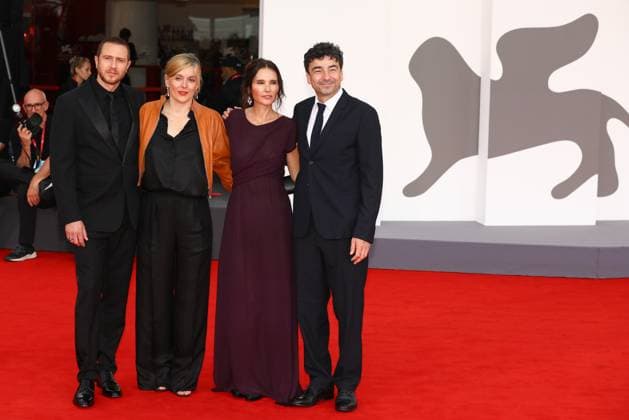 Entertainment Bilder des Tages August 29, 2025, Venice, Veneto, Italy: BASTIEN BOUILLON, VALERIE DONZELLI, VIRGINIE LEDOYEN and FRANCK COURTES on the red carpet for the A Pied d Oeuvre Premiere screening at the 82nd Venice Film Festival at the Venice Lido, Italy. Venice Italy - ZUMAc179 20250829_zep_c179_075 Copyright: xMickaelxChavetx