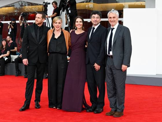 Venice, 82nd Venice International Film Festival 2025 - evening 3 - red carpet for the film A Pied D Oeuvre - Pictured: Bastien Bouillon, Valérie Donzelli, Virginie Ledoyen, Franck Courtès, Alain Goldman  Copyright: xManuelexMangiarottix xipa-agency.netx xPoolxPhotoxEventsx06x IPA_Agency_IPA63581706