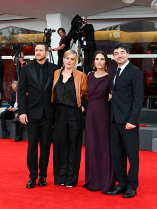 Venice, ITALY: Venice, 82nd Venice International Film Festival 2025 - evening 3 - red carpet of the film A Pied D Oeuvre - In the photo: Bastien Bouillon, ValÃ rie Donzelli, Virginie Ledoyen, Franck Courtes, Venice ITALY  - ZUMAp169 20250829_zea_p169_767 Copyright: xManuelexMangiarottix