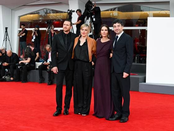 Venice, ITALY: Venice, 82nd Venice International Film Festival 2025 - evening 3 - red carpet of the film A Pied D Oeuvre - In the photo: Bastien Bouillon, ValÃ rie Donzelli, Virginie Ledoyen, Franck Courtes, Venice ITALY  - ZUMAp169 20250829_zea_p169_759 Copyright: xManuelexMangiarottix