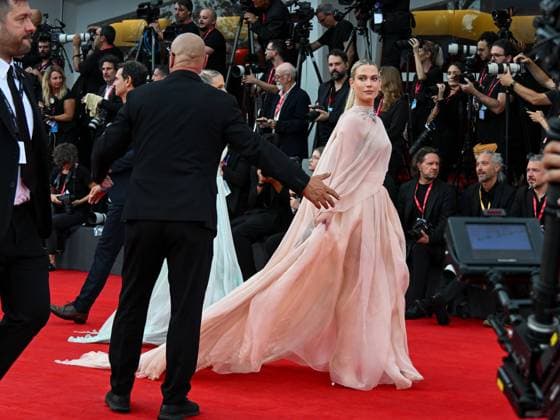 Venice, ITALY: Venice, 82nd Venice International Film Festival 2025 - evening 3 - red carpet of the film After The Hunt - Pictured: Lady Amelia and Eliza Spencer Venice ITALY  - ZUMAp169 20250829_zea_p169_809 Copyright: xManuelexMangiarottix