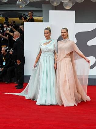 Venice, ITALY: Venice, 82nd Venice International Film Festival 2025 - evening 3 - red carpet of the film After The Hunt - Pictured: Lady Amelia and Eliza Spencer Venice ITALY  - ZUMAp169 20250829_zea_p169_813 Copyright: xManuelexMangiarottix