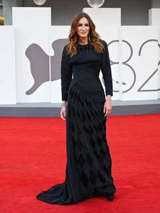 Venice, ITALY: Venice, 82nd Venice International Film Festival 2025 - Evening 3 - Red Carpet for the film After The Hunt - Pictured: Julia Roberts Venice ITALY  - ZUMAp169 20250829_zea_p169_911 Copyright: xManuelexMangiarottix