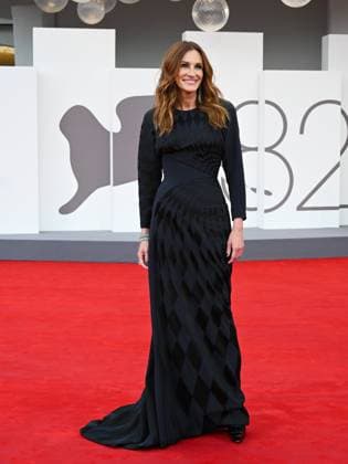 Venice, ITALY: Venice, 82nd Venice International Film Festival 2025 - Evening 3 - Red Carpet for the film After The Hunt - Pictured: Julia Roberts Venice ITALY  - ZUMAp169 20250829_zea_p169_916 Copyright: xManuelexMangiarottix