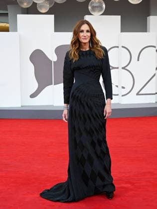 Venice, ITALY: Venice, 82nd Venice International Film Festival 2025 - Evening 3 - Red Carpet for the film After The Hunt - Pictured: Julia Roberts Venice ITALY  - ZUMAp169 20250829_zea_p169_917 Copyright: xManuelexMangiarottix