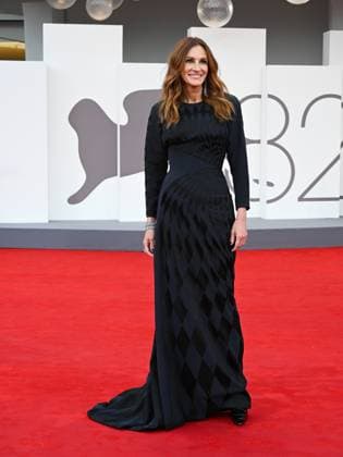 Venice, ITALY: Venice, 82nd Venice International Film Festival 2025 - Evening 3 - Red Carpet for the film After The Hunt - Pictured: Julia Roberts Venice ITALY  - ZUMAp169 20250829_zea_p169_921 Copyright: xManuelexMangiarottix