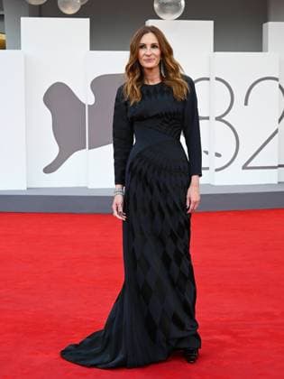 Venice, ITALY: Venice, 82nd Venice International Film Festival 2025 - Evening 3 - Red Carpet for the film After The Hunt - Pictured: Julia Roberts Venice ITALY  - ZUMAp169 20250829_zea_p169_924 Copyright: xManuelexMangiarottix