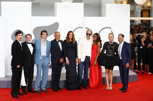 August 29, 2025, Venice, Veneto, Italy: Cast and crew of whom ANDREW GARFIELD, LUCA GUADAGNINO and JULIA ROBERTS on the red carpet for the After the Hunt Premiere screening at the 82nd Venice Film Festival at the Venice Lido, Italy. Venice Italy - ZUMAc179 20250829_zep_c179_112 Copyright: xMickaelxChavetx