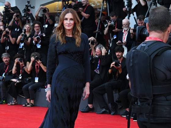 Venice, ITALY: Venice, 82nd Venice International Film Festival 2025 - Evening 3 - Red Carpet for the film After The Hunt - Pictured: Julia Roberts Venice ITALY  - ZUMAp169 20250829_zea_p169_934 Copyright: xManuelexMangiarottix