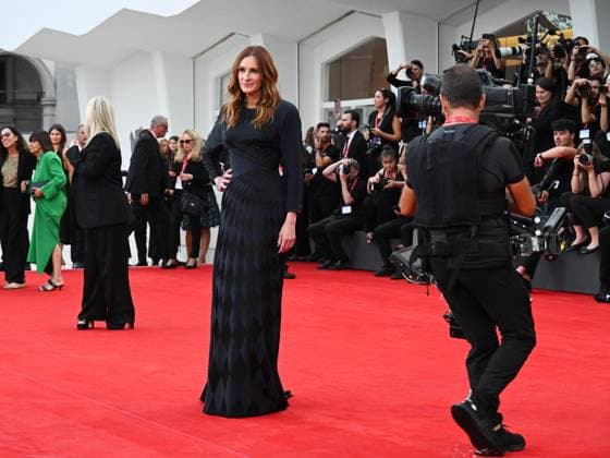 Venice, ITALY: Venice, 82nd Venice International Film Festival 2025 - Evening 3 - Red Carpet for the film After The Hunt - Pictured: Julia Roberts Venice ITALY  - ZUMAp169 20250829_zea_p169_938 Copyright: xManuelexMangiarottix