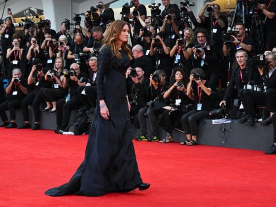 Venice, ITALY: Venice, 82nd Venice International Film Festival 2025 - Evening 3 - Red Carpet for the film After The Hunt - Pictured: Julia Roberts Venice ITALY  - ZUMAp169 20250829_zea_p169_955 Copyright: xManuelexMangiarottix