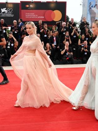 Venice, 82nd Venice International Film Festival 2025 - evening 3 - red carpet of the film After the Hunt Pictured: Lady Amelia Spencer Lady, Lady Eliza Spencer  Copyright: xAlbertoxTerenghi PoolxPhotoxEventsx06x xipa-agency.netx xPoolxPhotoxEventsx06x IPA_Agency_IPA63584608