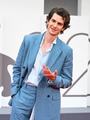 Venice, 82nd Venice International Film Festival 2025 - Evening 3 - The red carpet for the film After The Hunt. Pictured is Andrew Garfield.  Copyright: xManuelexMangiarottix xipa-agency.netx xPoolxPhotoxEventsx06x IPA_Agency_IPA63585066