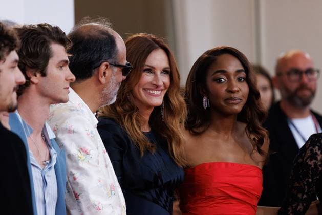 News - After The Hunt Red Carpet - The 82nd Venice International Film Festival Michael Stuhlbarg, Andrew Garfield, Luca Guadagnino, Julia Robert and Ayo Edebiri attend the After The Hunt red carpet during the 82nd Venice International Film Festival on August 29, 2025 in Venice, Italy. Photo: Cinzia Camela. Lido di Venezia Palazzo del Cinema Italy Copyright: xCinziaxCamelax xLiveMediax LPN_1998396