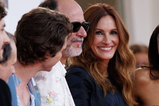 News - After The Hunt Red Carpet - The 82nd Venice International Film Festival Michael Stuhlbarg, Andrew Garfield, Luca Guadagnino, Julia Robert and Ayo Edebiri attend the After The Hunt red carpet during the 82nd Venice International Film Festival on August 29, 2025 in Venice, Italy. Photo: Cinzia Camela. Lido di Venezia Palazzo del Cinema Italy Copyright: xCinziaxCamelax xLiveMediax LPN_1998400