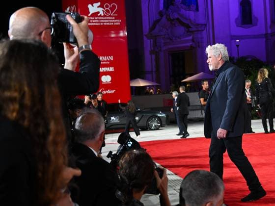 Venice, 82nd Venice International Film Festival 2025 - Night 3 - The Red Carpet for the Film Eojjeol Suga Eopda (No Other Choice). Pictured: Ron Perlman  Copyright: xManuelexMangiarottix xipa-agency.netx xPoolxPhotoxEventsx06x IPA_Agency_IPA63588668