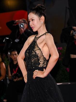 Venice, ITALY: Venice, 82nd Venice International Film Festival 2025 - Evening 3 - Red Carpet for the film Calle Malaga - Pictured: Son Ye-Jin Venice ITALY  - ZUMAp169 20250829_zea_p169_1474 Copyright: xAlbertoxTerenghix