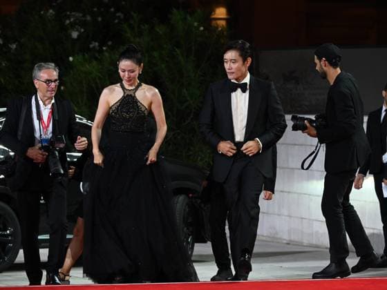 Venice, 82nd Venice International Film Festival 2025 - evening 3 - The Red Carpet of the Film Eojjeol Suga Eopda (No Other Choice) . In the photo Son Ye-jin, Lee Byung-hun  Copyright: xManuelexMangiarottix xipa-agency.netx xPoolxPhotoxEventsx06x IPA_Agency_IPA63590744