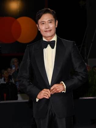 Venice, 82nd Venice International Film Festival 2025 - Evening 3 - Red Carpet for the film Calle Malaga - Pictured: Lee Byung-hun  Copyright: xAlbertoxTerenghix xipa-agency.netx xPoolxPhotoxEventsx06x IPA_Agency_IPA63590467
