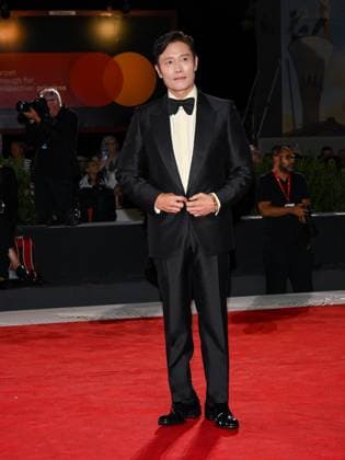 Venice, 82nd Venice International Film Festival 2025 - Evening 3 - Red Carpet for the film Calle Malaga - Pictured: Lee Byung-hun  Copyright: xAlbertoxTerenghix xipa-agency.netx xPoolxPhotoxEventsx06x IPA_Agency_IPA63590523