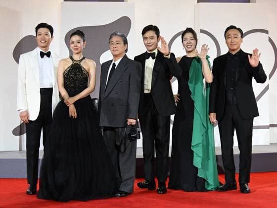 Venice, 82nd Venice International Film Festival 2025 - evening 3 - The Red Carpet of the Film Eojjeol Suga Eopda (No Other Choice) . Pictured Lee Sung-min, Yeom Hye-ra, Lee Byung-hun, Son Ye-jin, Park Hee-soon and Park Chan-wook  Copyright: xManuelexMangiarottix xipa-agency.netx xPoolxPhotoxEventsx06x IPA_Agency_IPA63590841