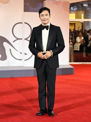 Venice, Italy: Venice, 82nd Venice International Film Festival 2025 - Evening 3 - The Red Carpet for the Film Eojjeol Suga Eopda (No Other Choice). Pictured: Lee Byung-hun Venice Italy  - ZUMAp169 20250829_zea_p169_1563 Copyright: xManuelexMangiarottix